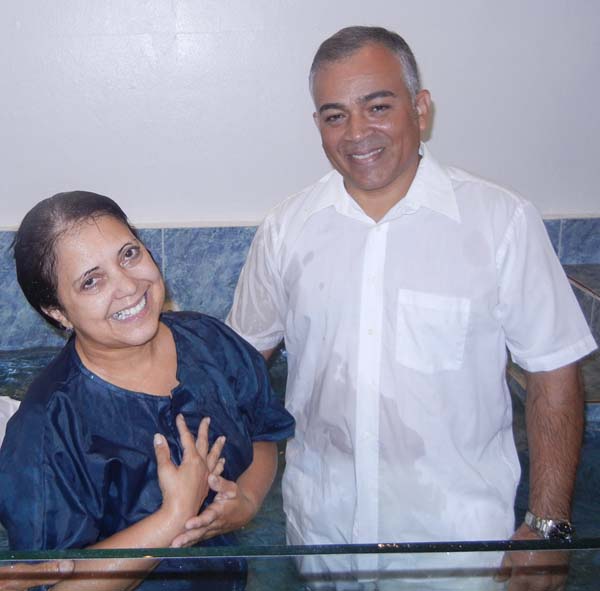 Laura, muy feliz después de haber sido bíblicamente en la iglesia de Cristo, Alturas de Flamboyán, Bayamon, Puerto Rico.